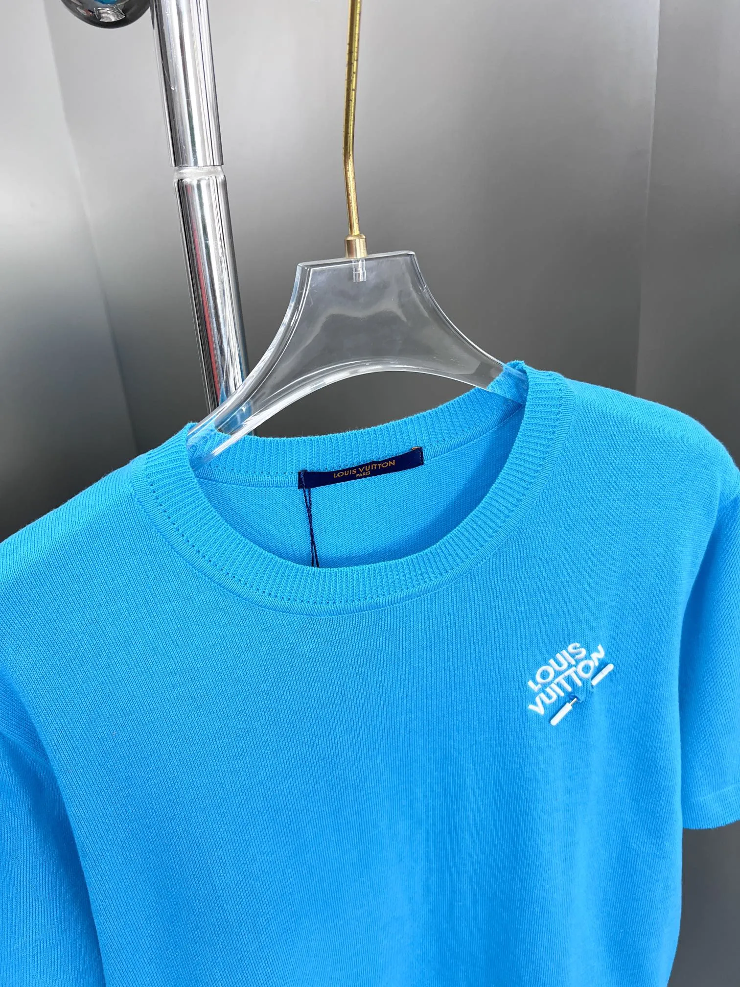 🅿️200 High Quality Lv 2025 Spring and Summer Pin🧷Short Sleeve Knitted Same as Official Website Customized Sweater Neck➕Front Chest Pin🧷Design High Density Imported Embroidery Custom Dyed Wool Yarn S M L XL